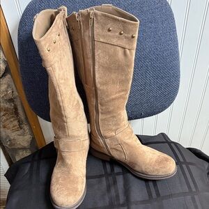 Natural Reflections Women's Tan Suede Knee-High Boots Size 8.